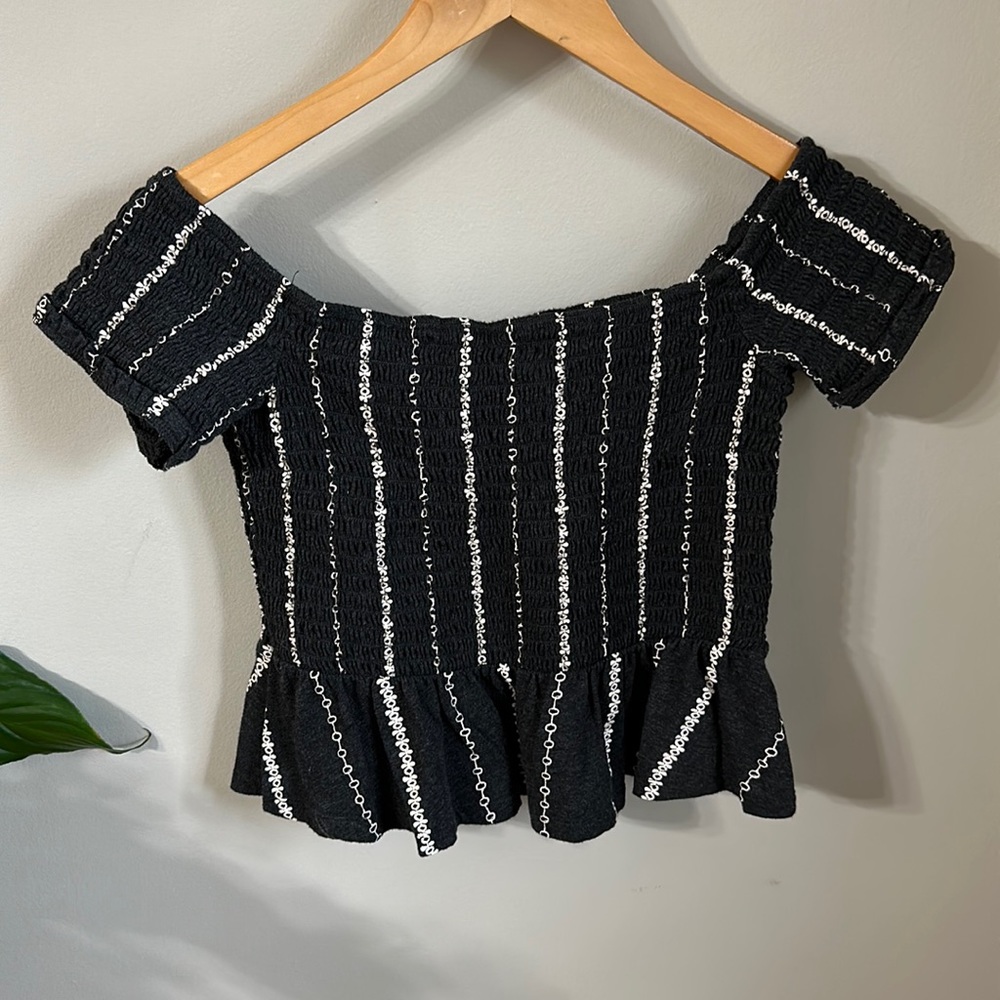 AE off the Shoulder Crop top size Large